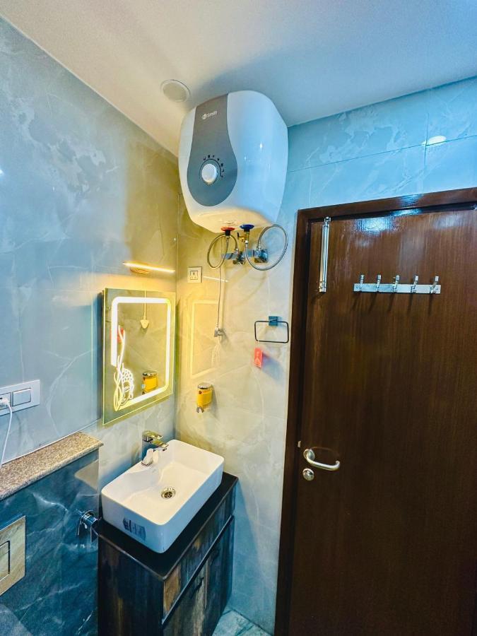 Hotel Samrat Residency 10 Mints Walking Distance Nizamuddin Railway Station Νέο Δελχί Εξωτερικό φωτογραφία