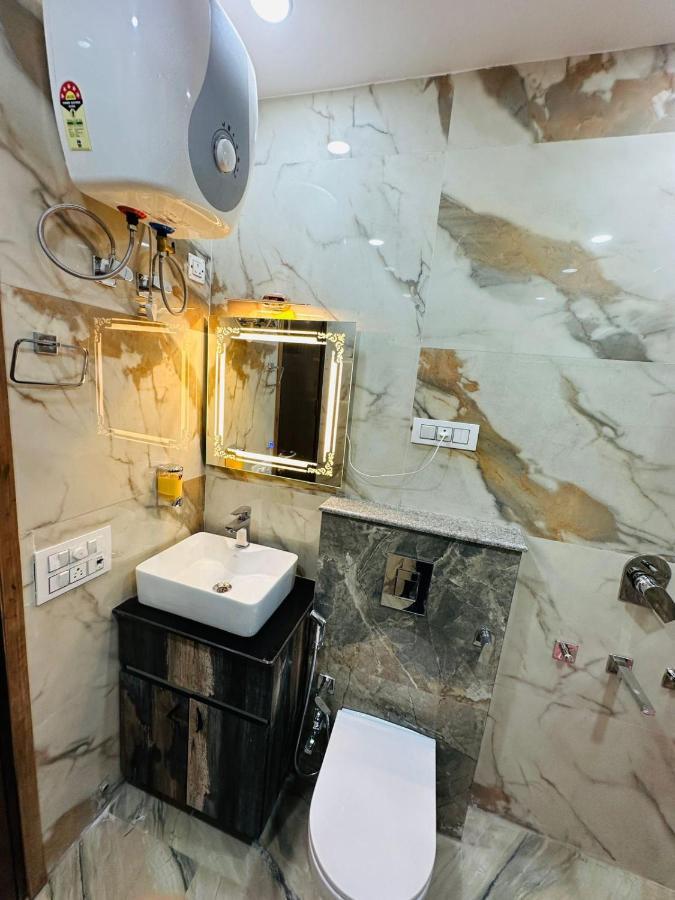 Hotel Samrat Residency 10 Mints Walking Distance Nizamuddin Railway Station Νέο Δελχί Εξωτερικό φωτογραφία
