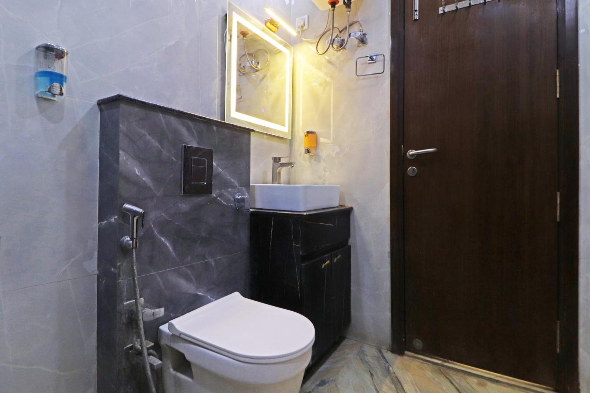 Hotel Samrat Residency 10 Mints Walking Distance Nizamuddin Railway Station Νέο Δελχί Εξωτερικό φωτογραφία