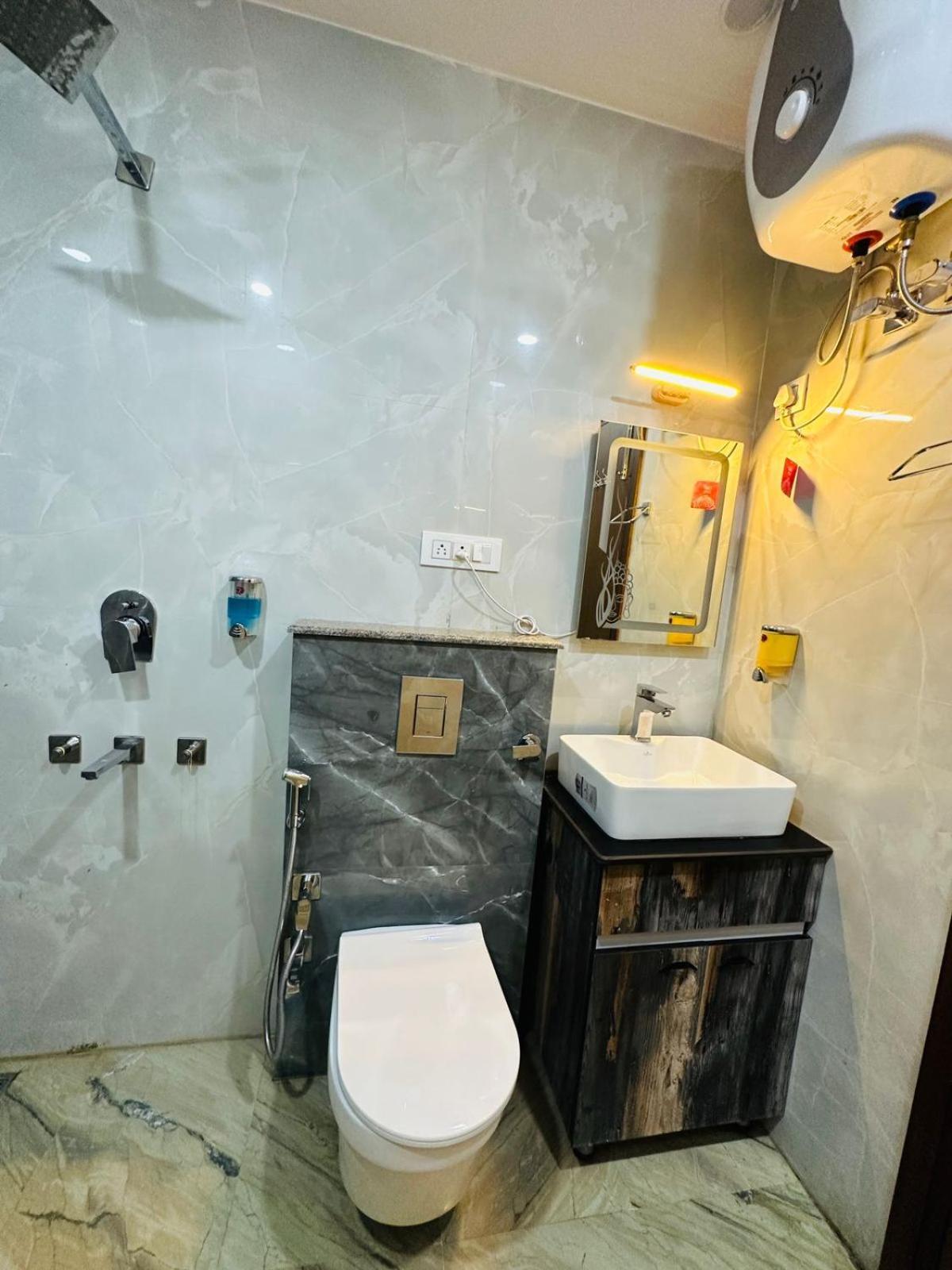 Hotel Samrat Residency 10 Mints Walking Distance Nizamuddin Railway Station Νέο Δελχί Εξωτερικό φωτογραφία