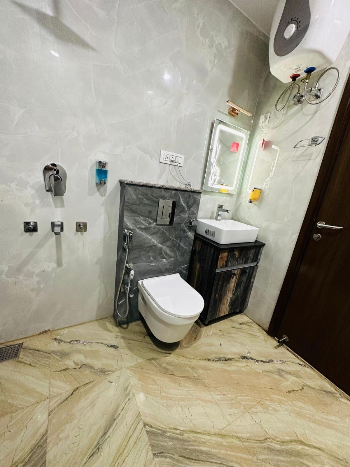 Hotel Samrat Residency 10 Mints Walking Distance Nizamuddin Railway Station Νέο Δελχί Εξωτερικό φωτογραφία