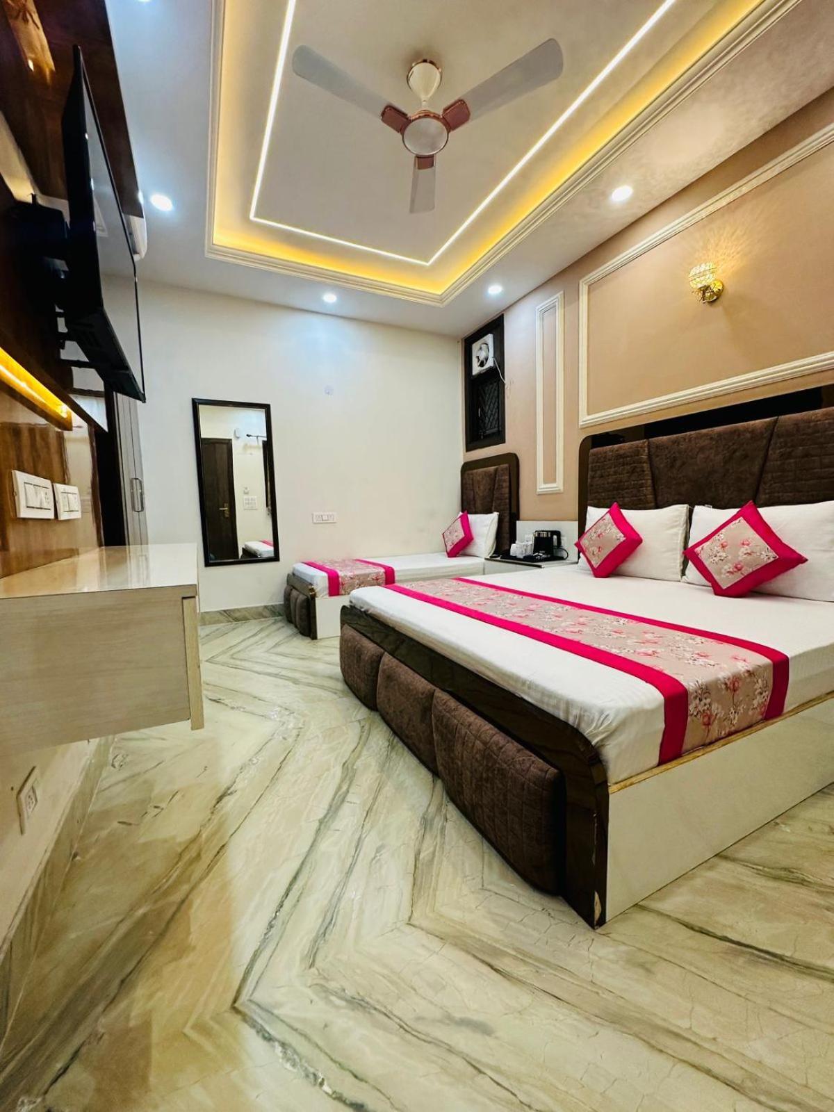 Hotel Samrat Residency 10 Mints Walking Distance Nizamuddin Railway Station Νέο Δελχί Εξωτερικό φωτογραφία